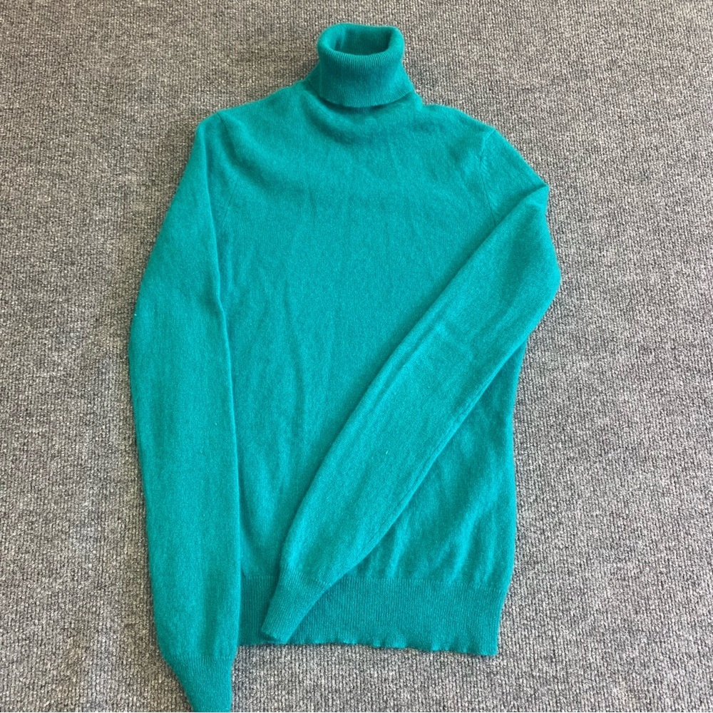 100% Cashmere Turtleneck Sweater - Picture 2 of 6
